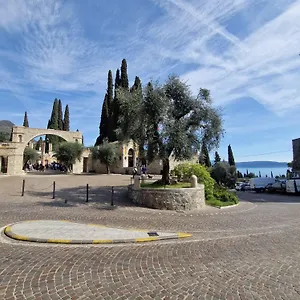 Al Vittoriale Da Maja , Gardone Riviera Italien